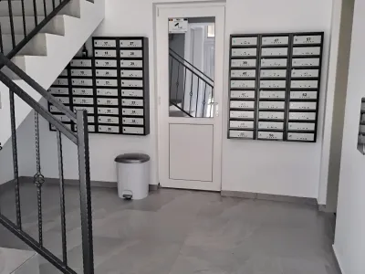 scara bloc curata apartament inchiriere Sector 4 Bucuresti